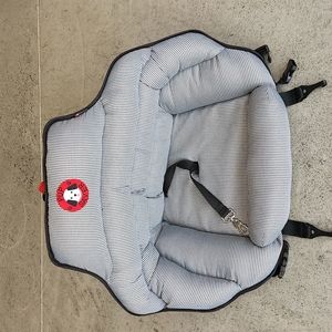 Pup Saver dog car seat.